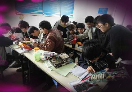 �ֻ�����ά����ѵѧУ