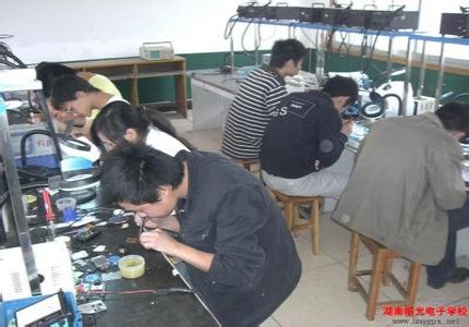 �ֻ�����ά����ѵѧУ